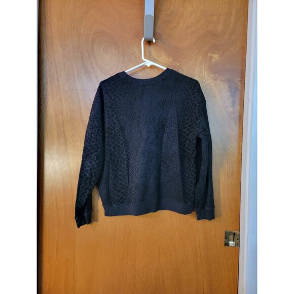 Rails Marlo Flocked Pattern Top in Black Flocked Cobra - Sz: M - Picture 4 of 5